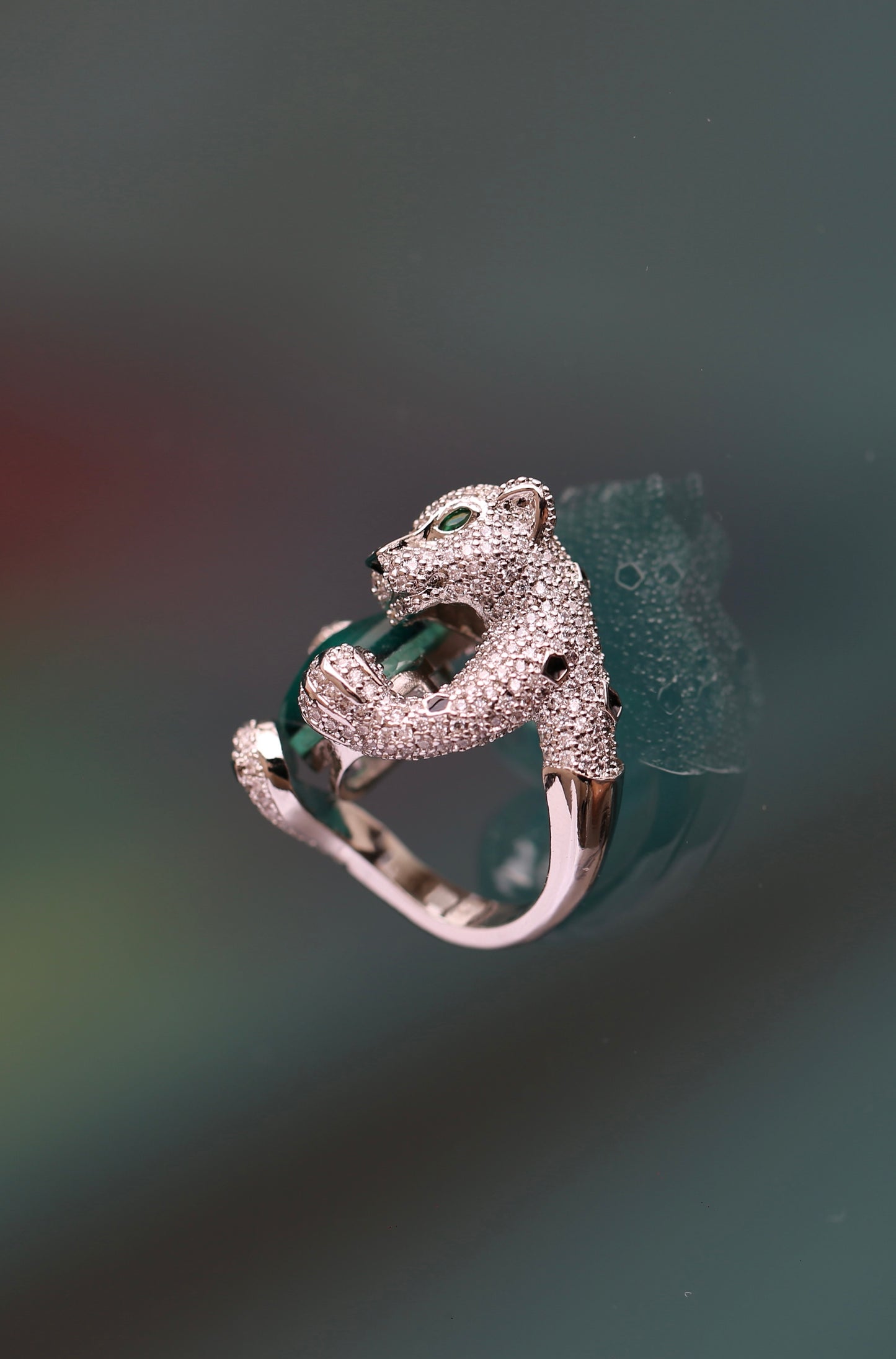 Anillo de leopardo con esmeralda