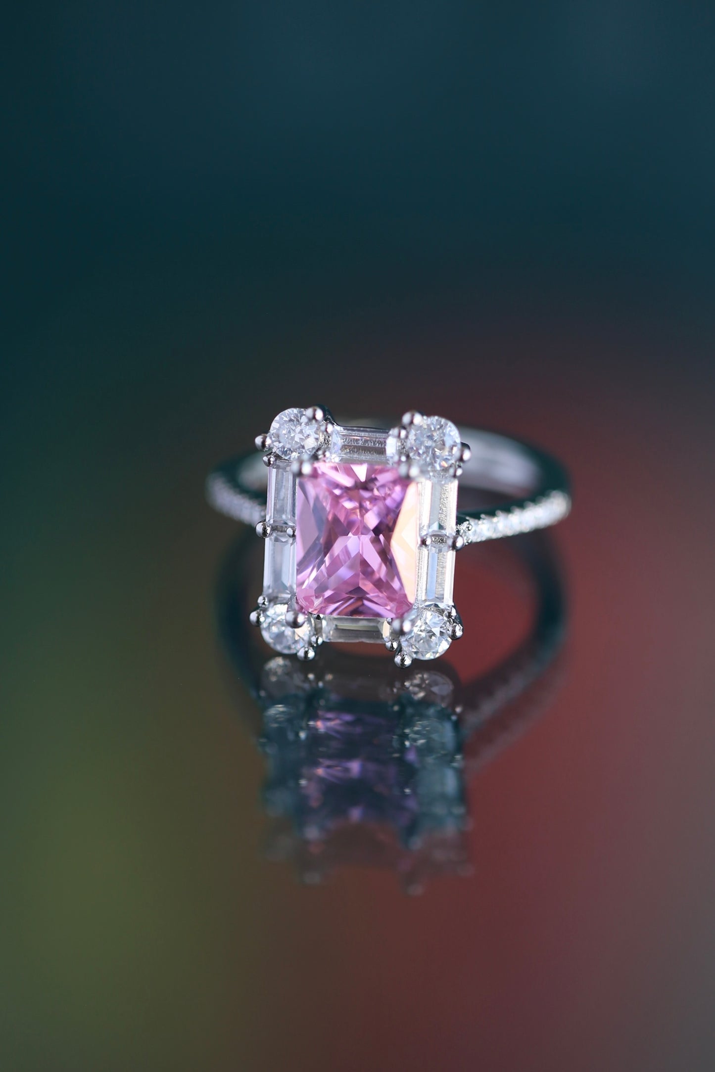 Anillo de zirconio cuadrado rosa