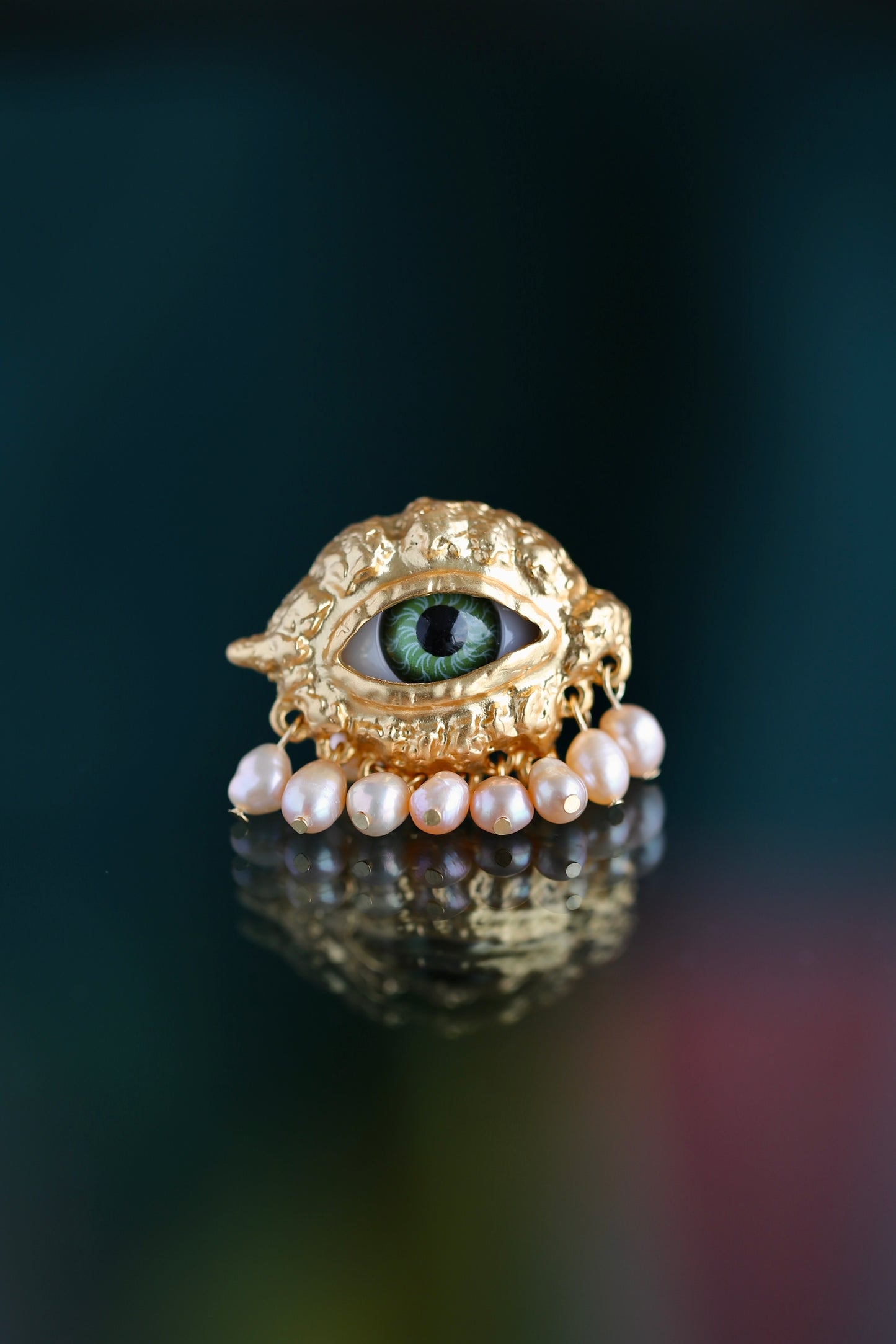 Anillo de edición limitada de ojo verde con perlas naturales color durazno