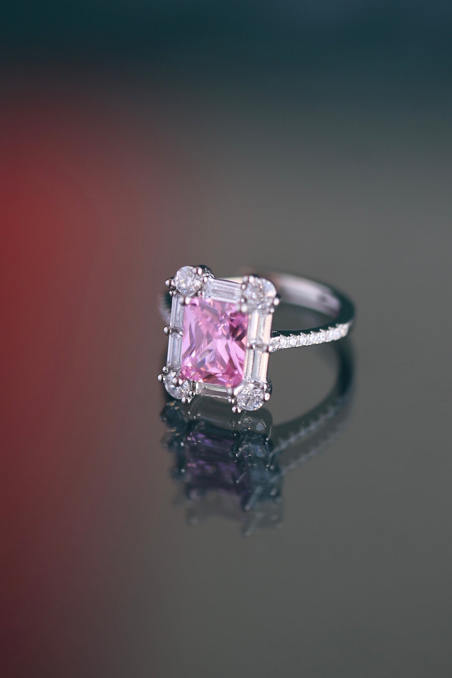 Anillo de zirconio cuadrado rosa