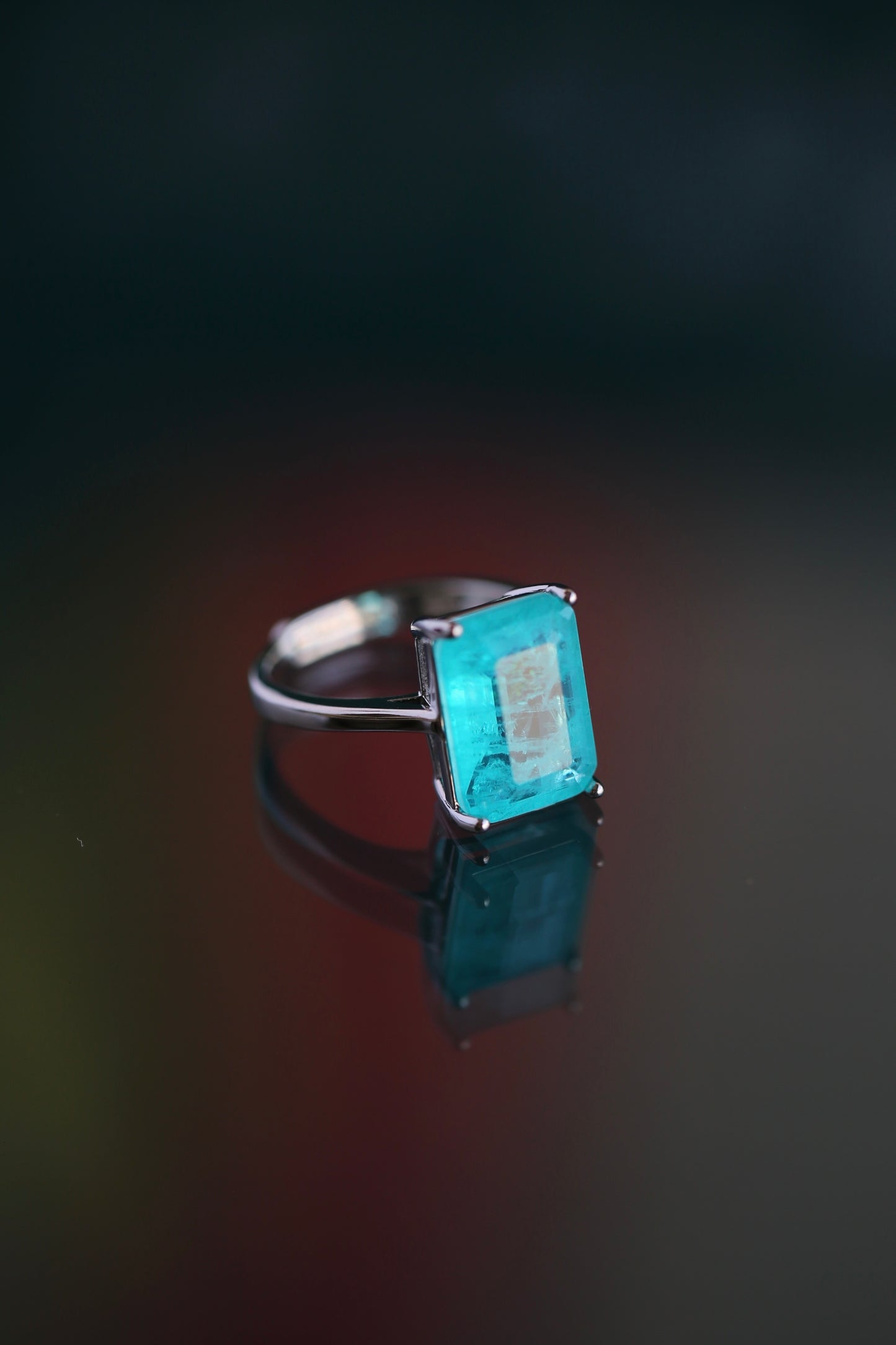 Anillo de turmalina tono Paraíba