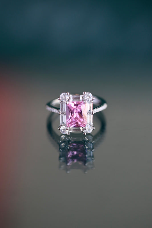 Anillo de zirconio cuadrado rosa