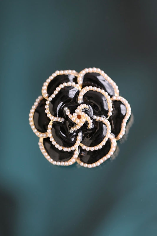 Broche Camelia Negra