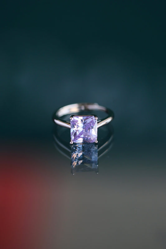 Anillo cuadrado de zirconio morado lavanda