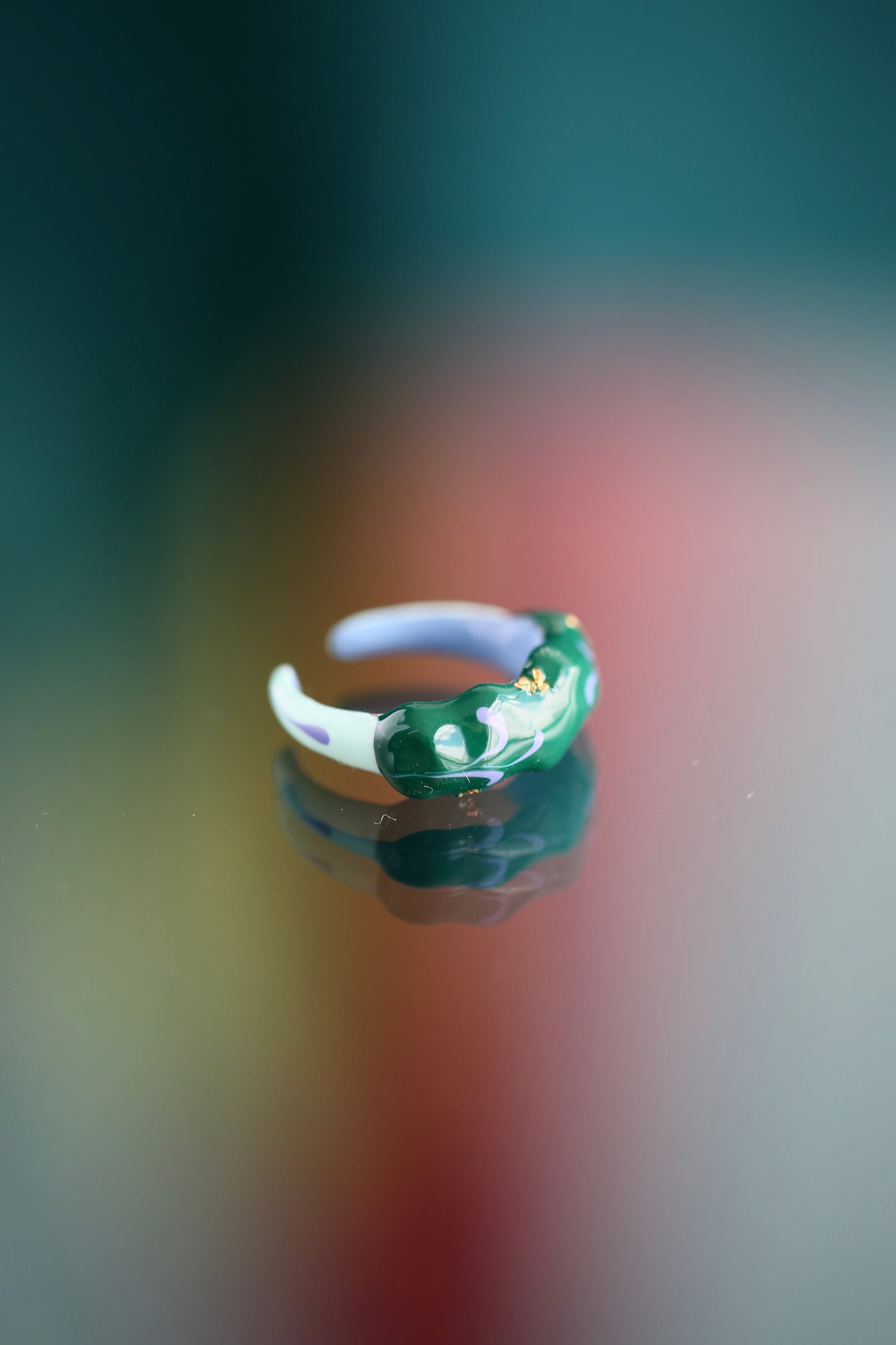 Anillo de esmalte verde pintado a mano