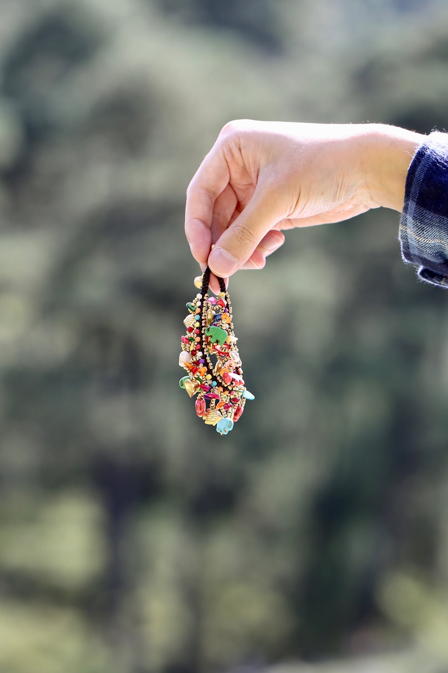 Pulsera de campana y elefantes de colores tejida a mano