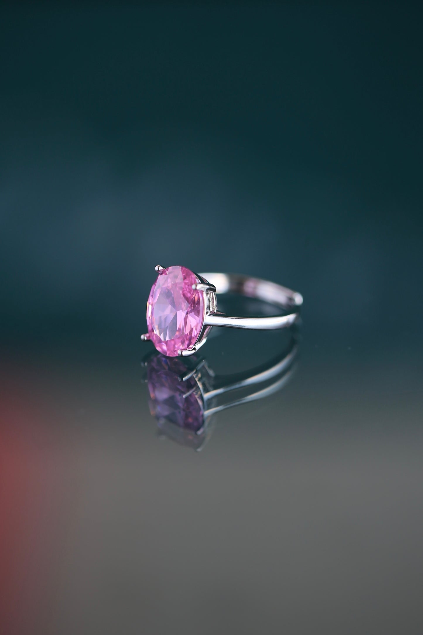 Anillo de circón ovalado rosa