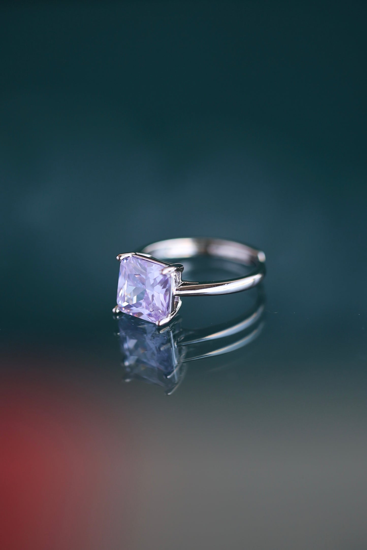 Anillo cuadrado de zirconio morado lavanda