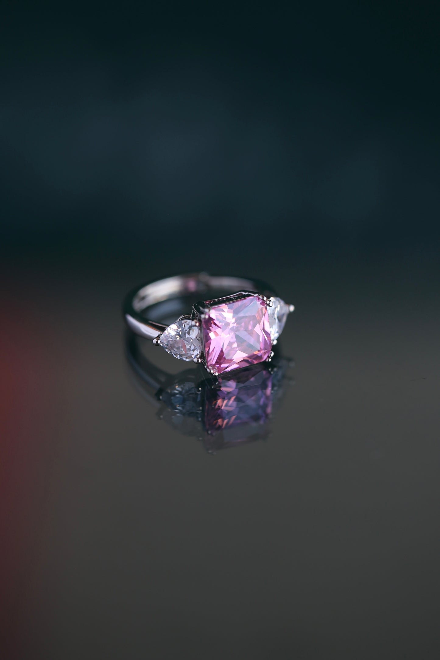 Anillo de zirconio cuadrado rosa