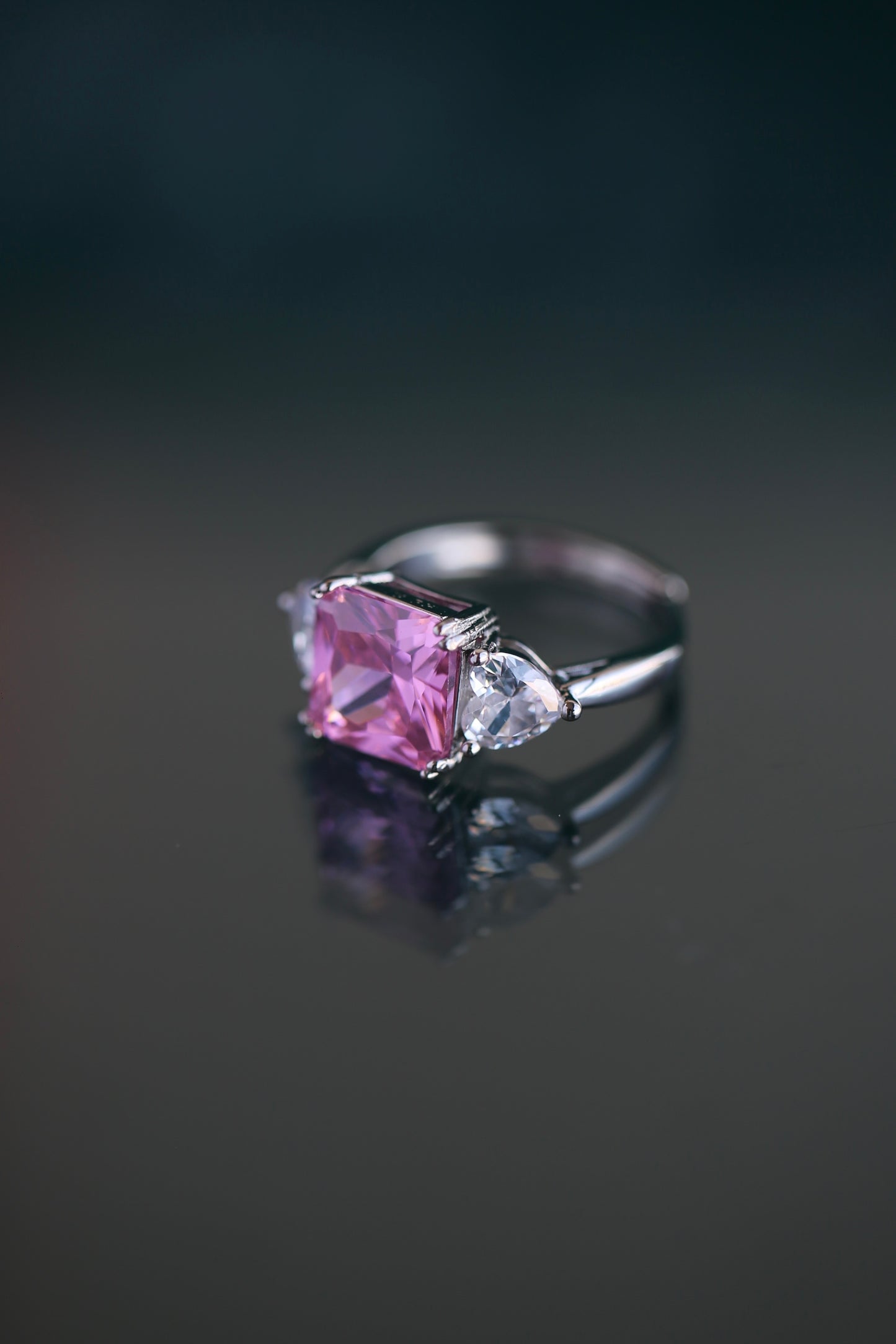 Anillo de zirconio cuadrado rosa