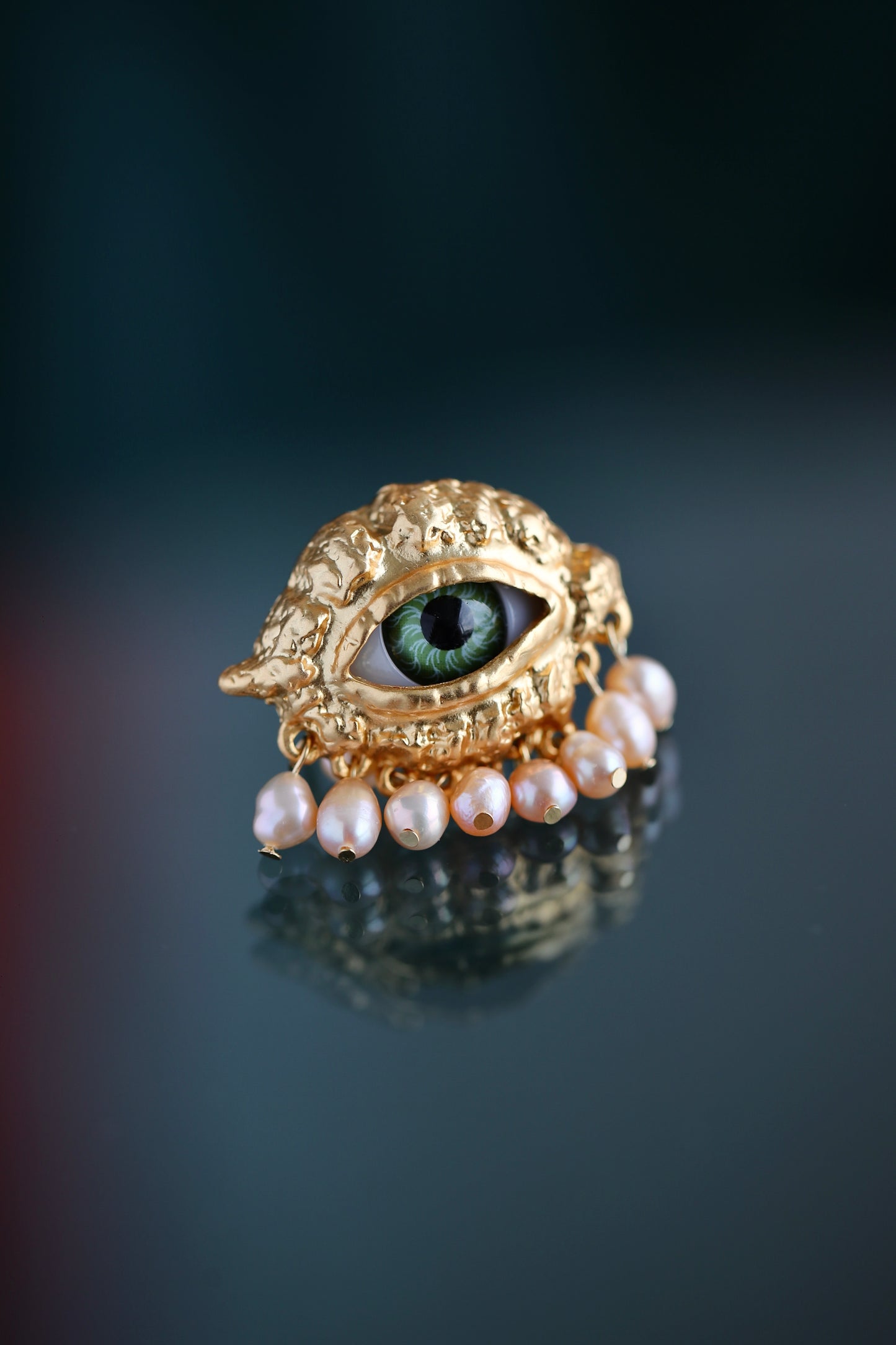 Anillo de edición limitada de ojo verde con perlas naturales color durazno