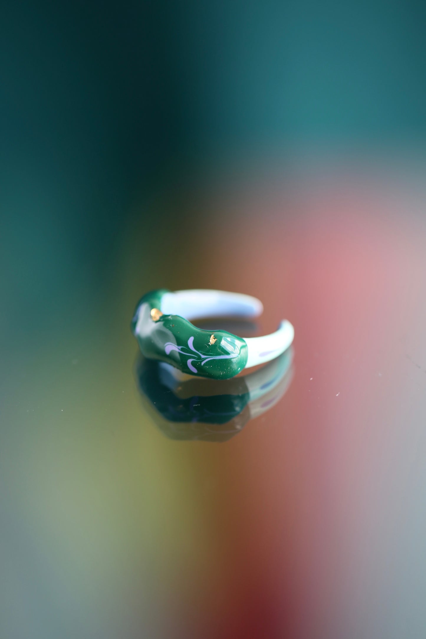 Anillo de esmalte verde pintado a mano