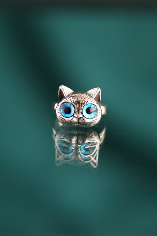 Anillo cara de gato de ojos grandes