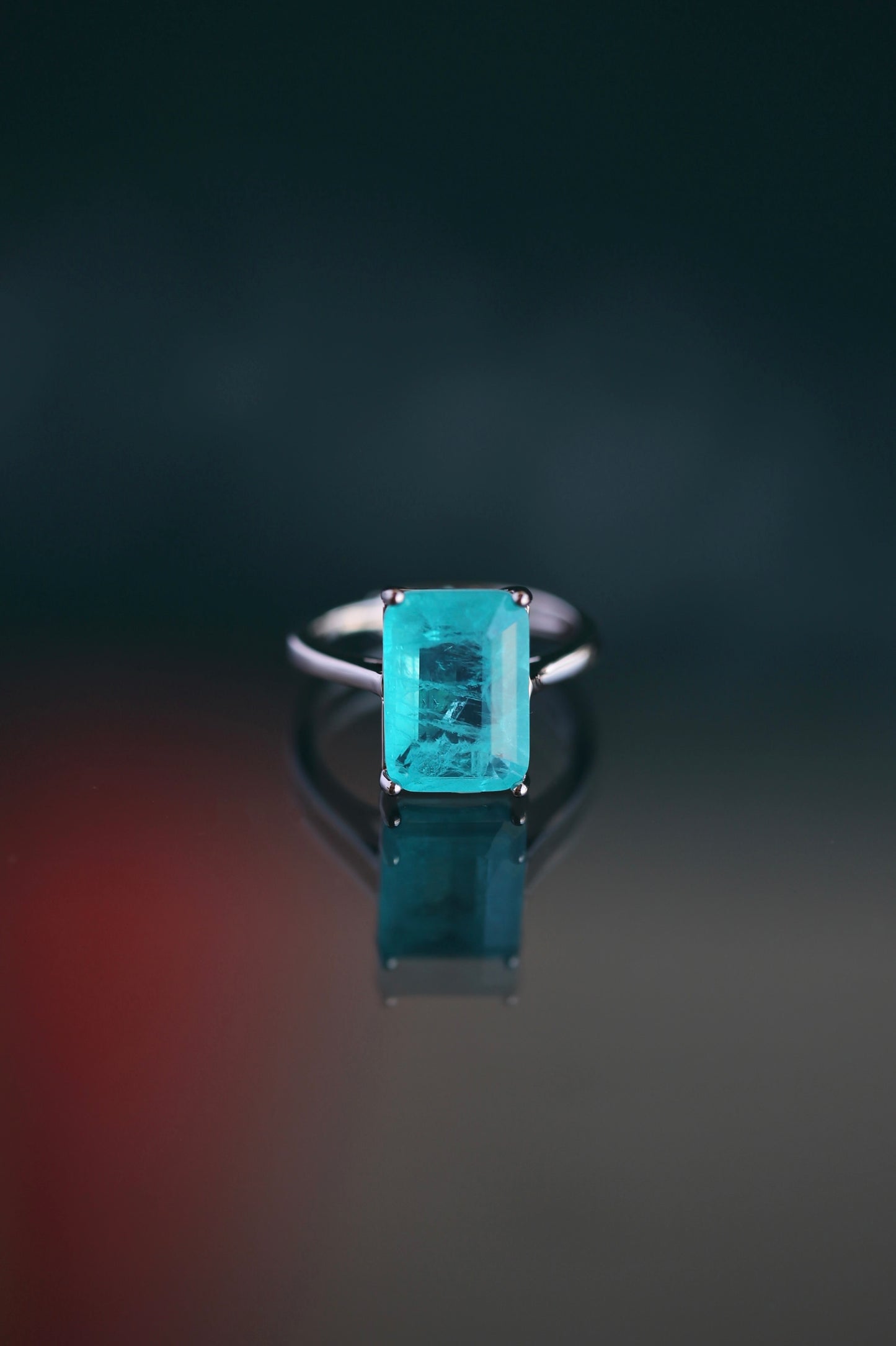 Anillo de turmalina tono Paraíba