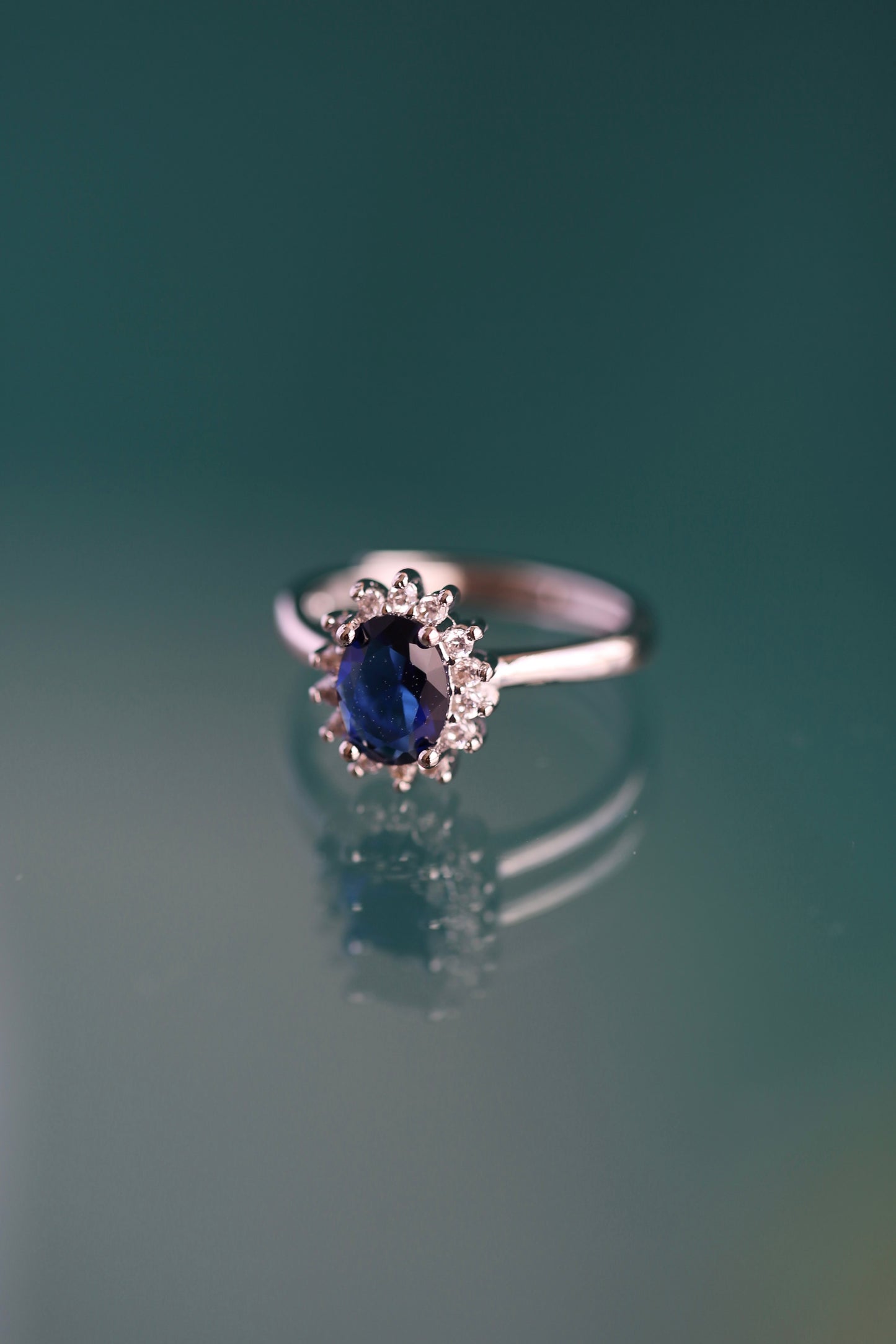 Anillo princesa Diana azul zafiro